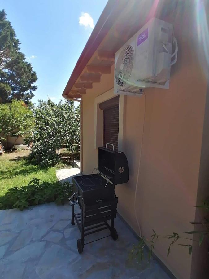 Willa Tiny House By The Sea Nea Skioni Zewnętrze zdjęcie