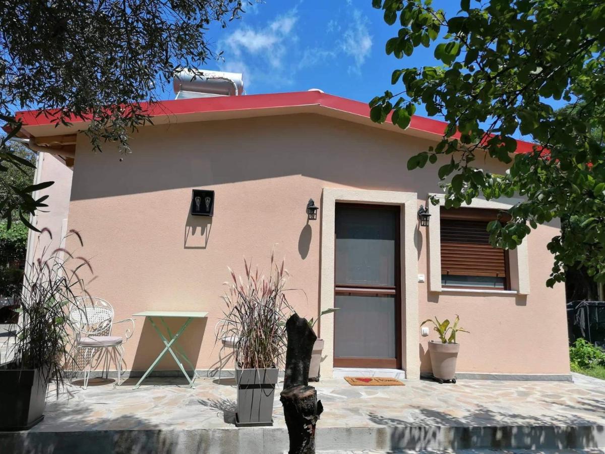 Willa Tiny House By The Sea Nea Skioni Zewnętrze zdjęcie