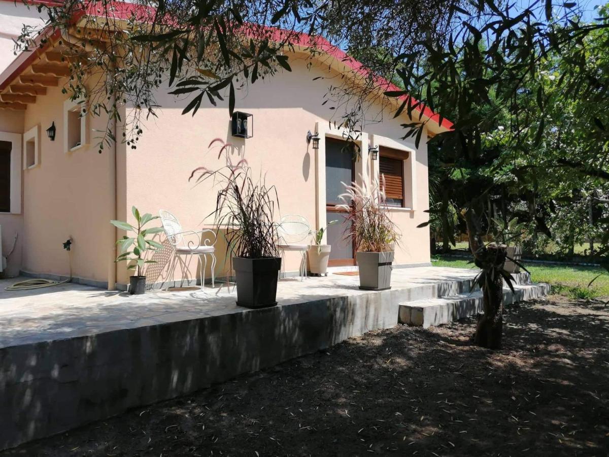 Willa Tiny House By The Sea Nea Skioni Zewnętrze zdjęcie