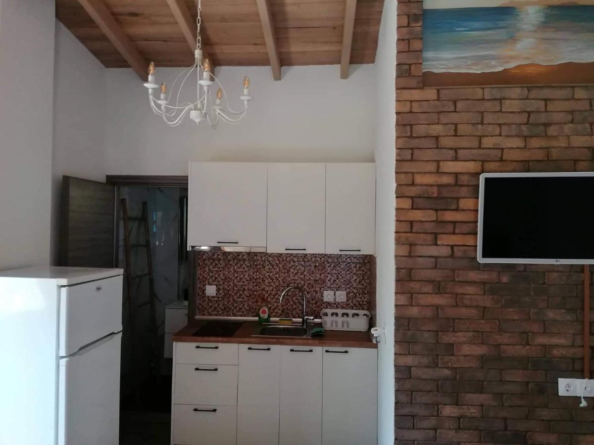 Willa Tiny House By The Sea Nea Skioni Zewnętrze zdjęcie