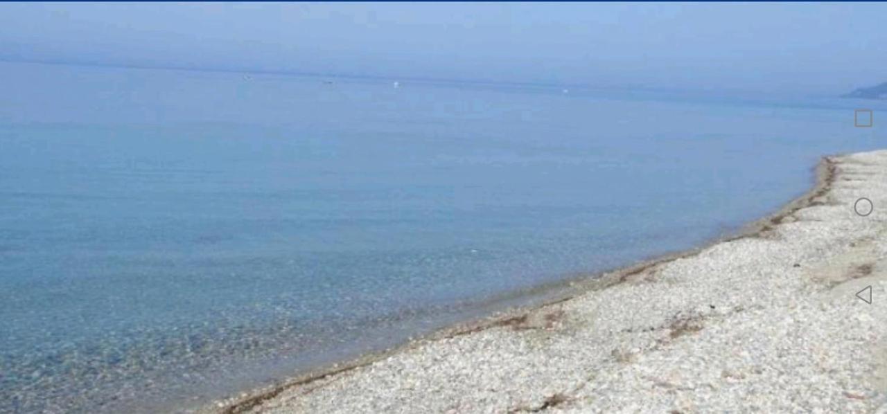 Willa Tiny House By The Sea Nea Skioni Zewnętrze zdjęcie
