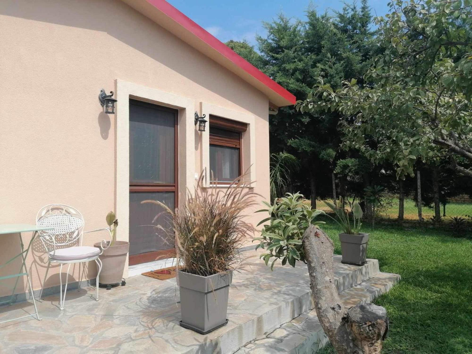 Willa Tiny House By The Sea Nea Skioni Zewnętrze zdjęcie
